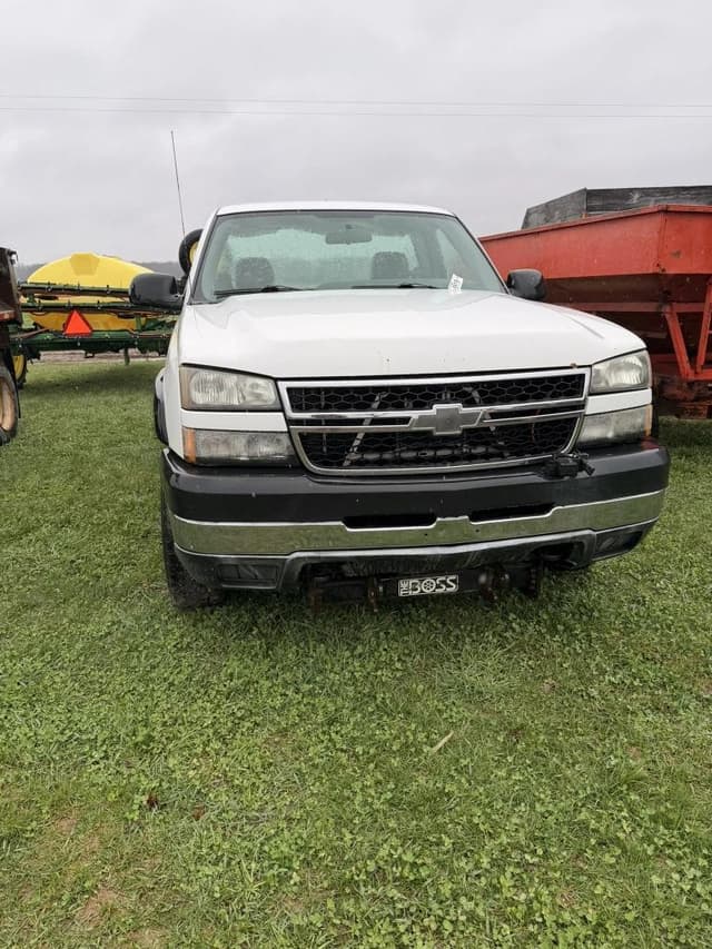Image of Chevrolet 2500 equipment image 1