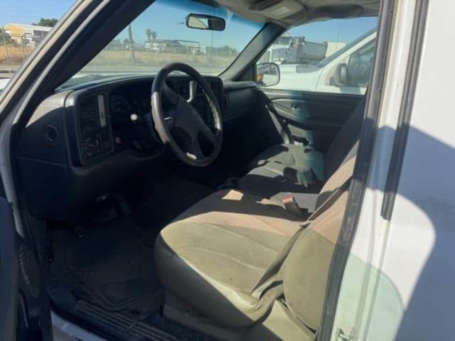 Image of Chevrolet 2500 equipment image 2