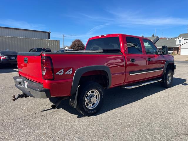 Image of Chevrolet 2500HD equipment image 3