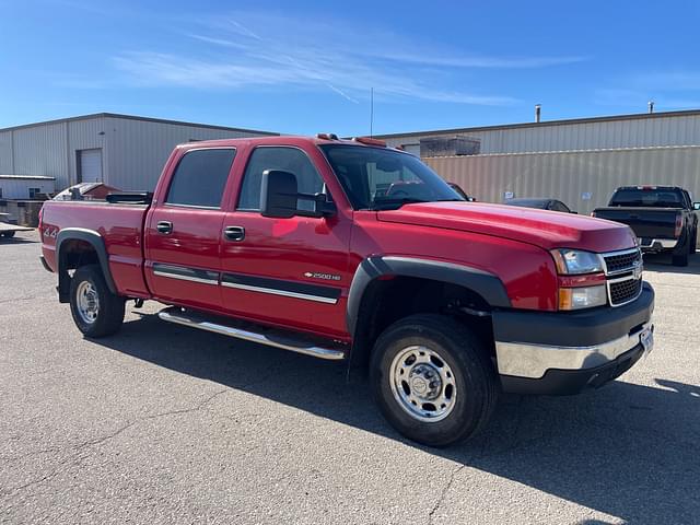 Image of Chevrolet 2500HD equipment image 2