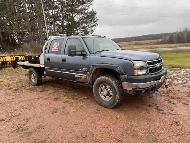 Image of Chevrolet 2500HD equipment image 3