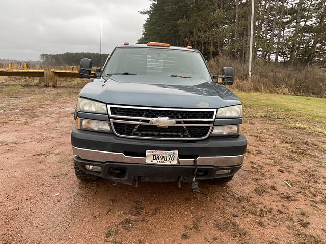 Image of Chevrolet 2500HD equipment image 1