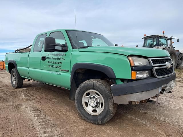 Image of Chevrolet 2500HD equipment image 1