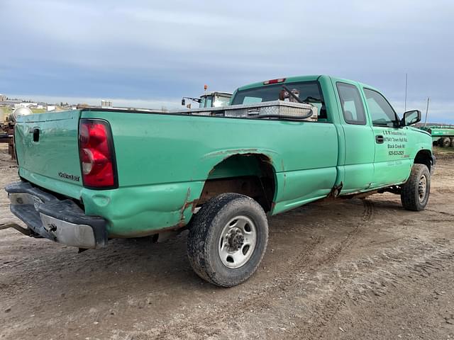 Image of Chevrolet 2500HD equipment image 3