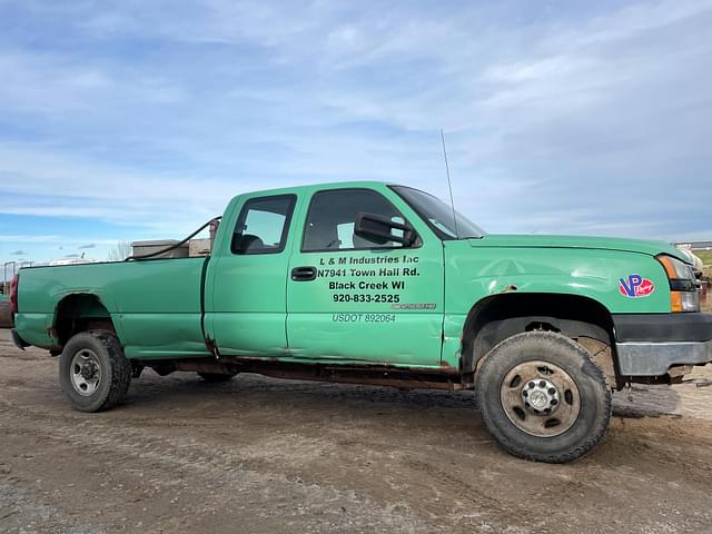 Image of Chevrolet 2500HD equipment image 2