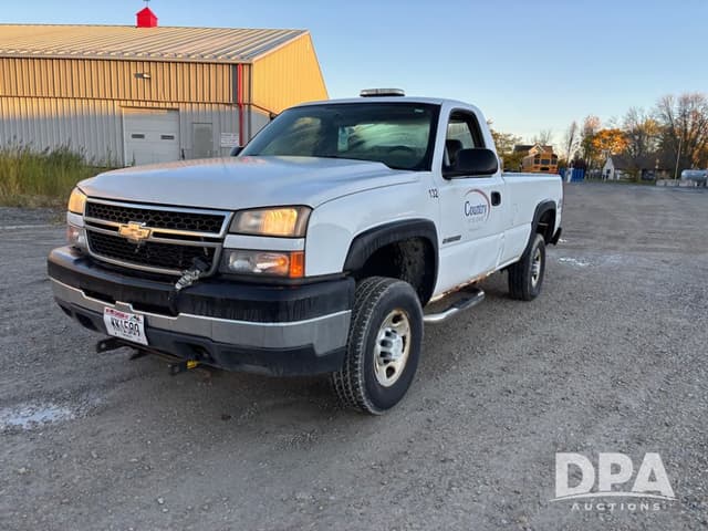 Image of Chevrolet 2500HD equipment image 1