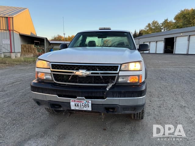 Image of Chevrolet 2500HD equipment image 2