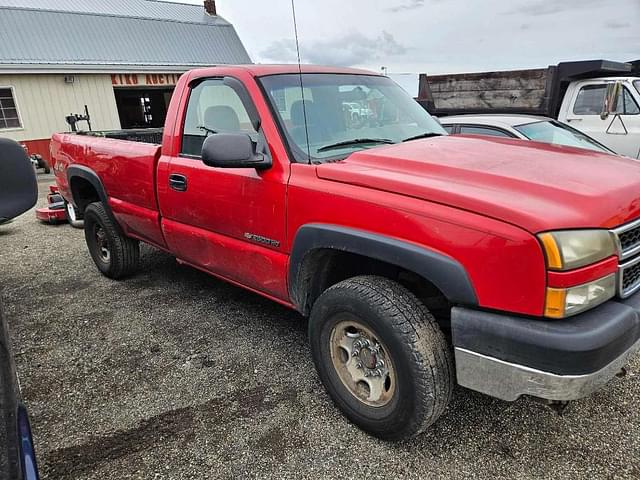 Image of Chevrolet 2500HD equipment image 2