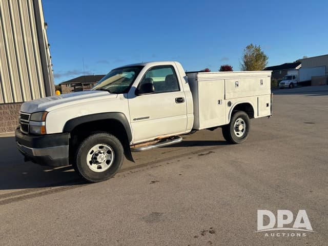 Image of Chevrolet 2500HD equipment image 1