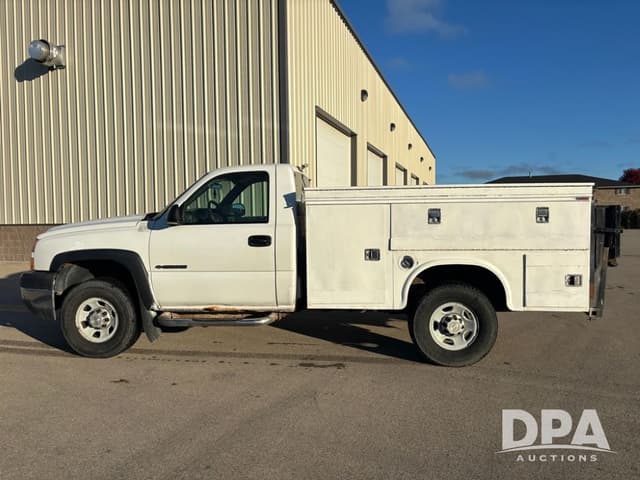 Image of Chevrolet 2500HD equipment image 3