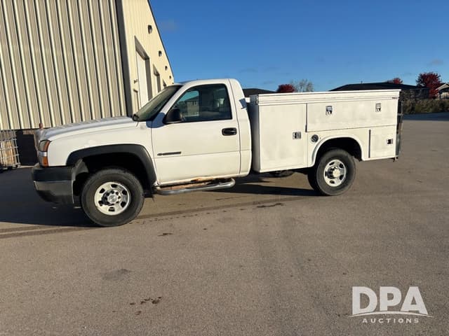 Image of Chevrolet 2500HD equipment image 2