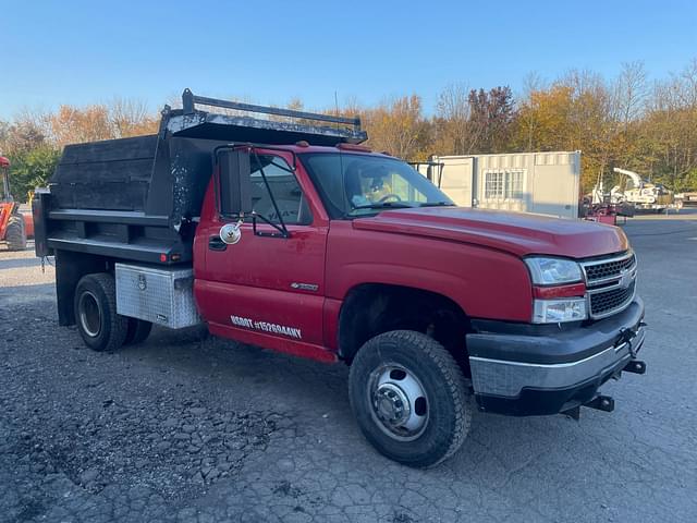 Image of Chevrolet 3500 equipment image 4