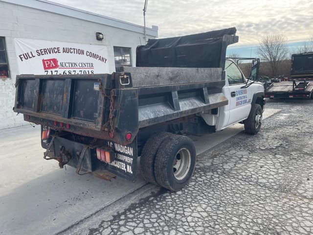 Image of Chevrolet 3500 equipment image 3