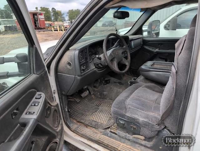 Image of Chevrolet 3500 equipment image 3