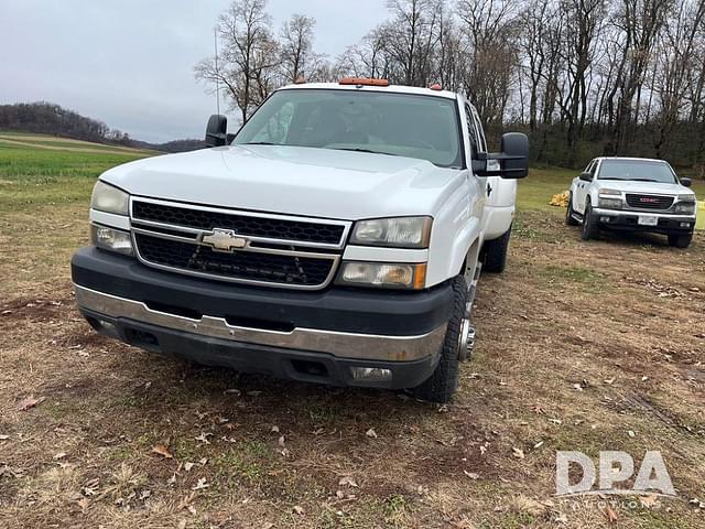 Image of Chevrolet 3500 equipment image 2