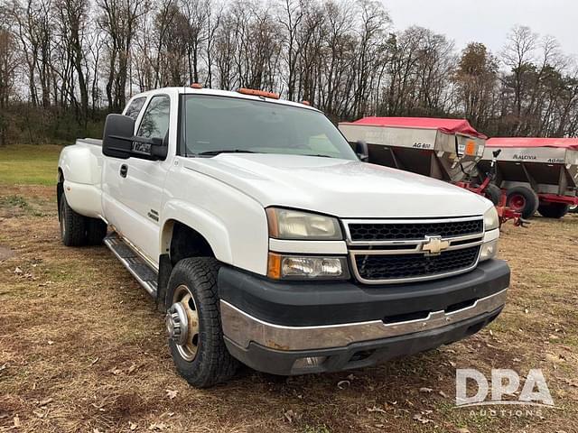 Image of Chevrolet 3500 equipment image 4