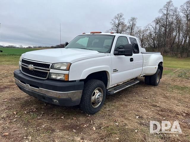 Image of Chevrolet 3500 equipment image 1