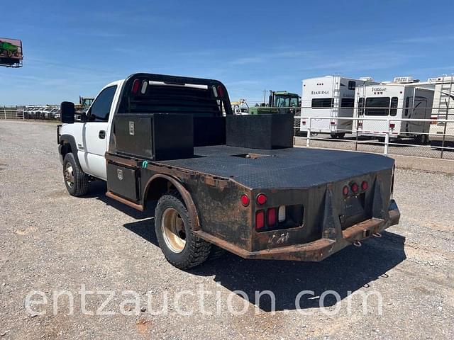Image of Chevrolet 3500 equipment image 2