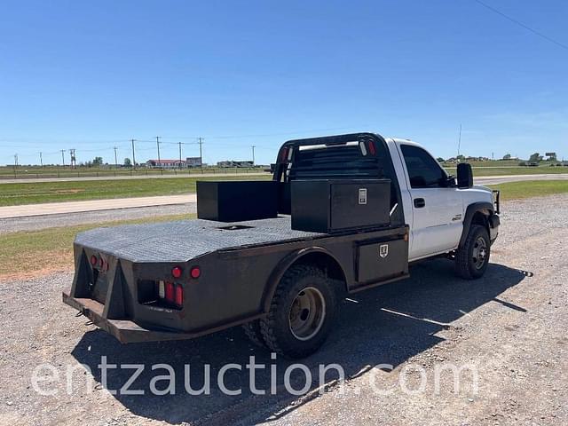 Image of Chevrolet 3500 equipment image 4