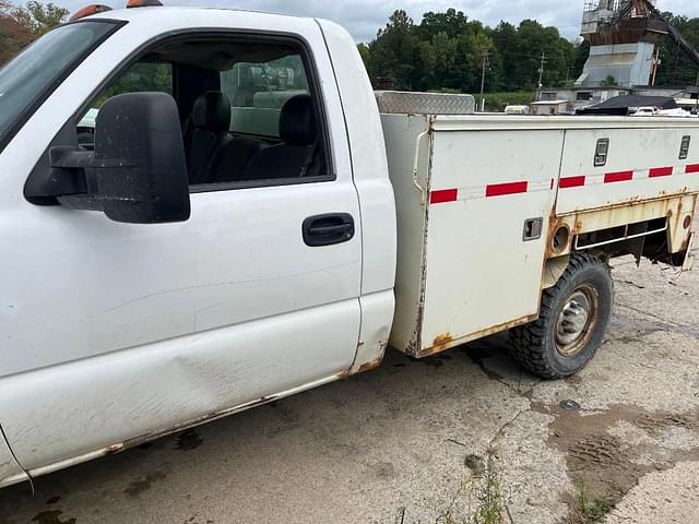 Image of Chevrolet 3500 equipment image 1