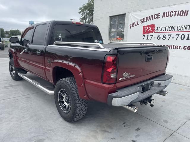 Image of Chevrolet Silverado equipment image 3