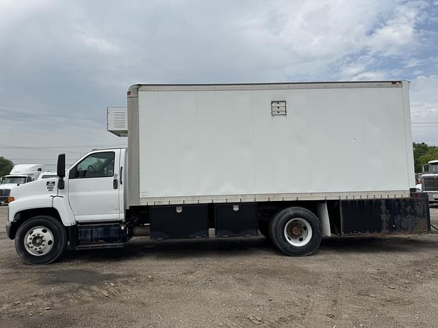Image of Chevrolet C6500 equipment image 2