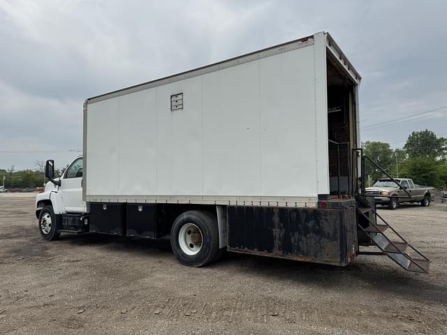 Image of Chevrolet C6500 equipment image 3