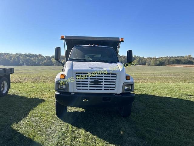 Image of Chevrolet C7500 equipment image 1