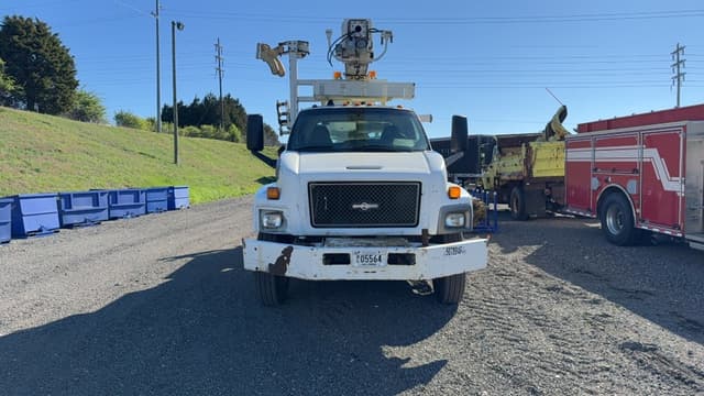 Image of Chevrolet C7500 equipment image 1