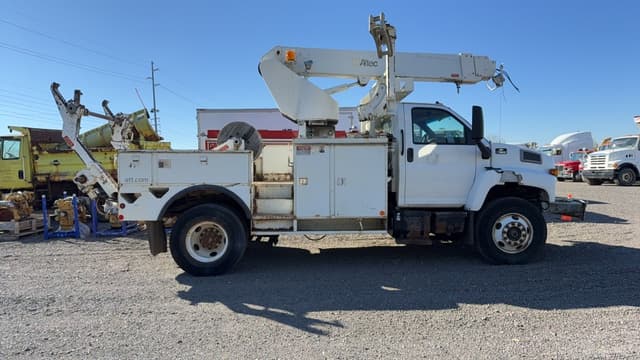 Image of Chevrolet C7500 equipment image 3