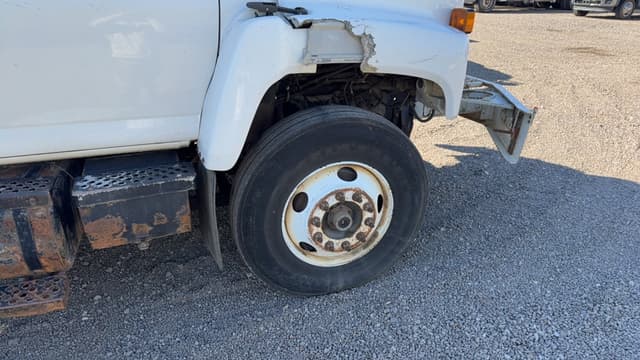 Image of Chevrolet C7500 equipment image 4