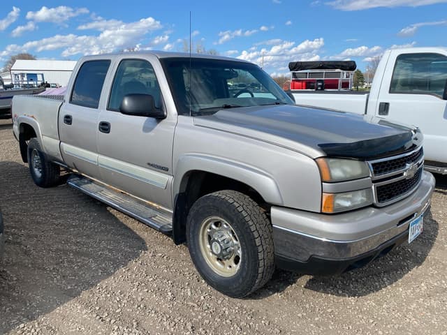 Image of Chevrolet 1500 equipment image 2