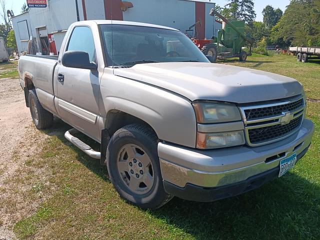 Image of Chevrolet 1500 equipment image 1