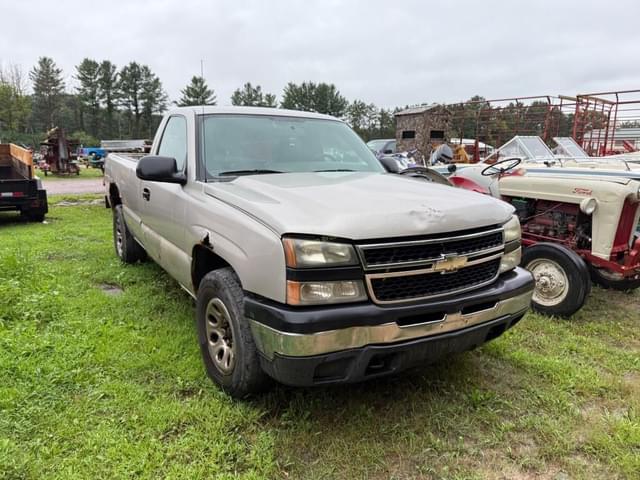 Image of Chevrolet 1500 equipment image 2