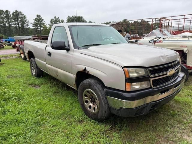Image of Chevrolet 1500 equipment image 3