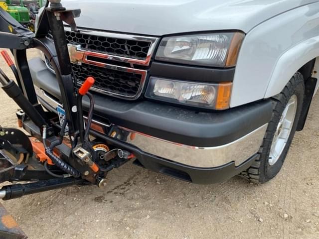 Image of Chevrolet 1500 equipment image 3