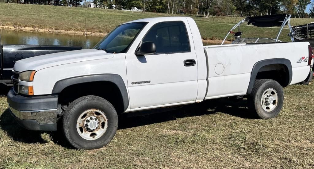 2006 Chevrolet 2500HD Equipment Image0