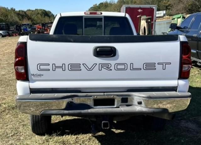 Image of Chevrolet 2500HD equipment image 1