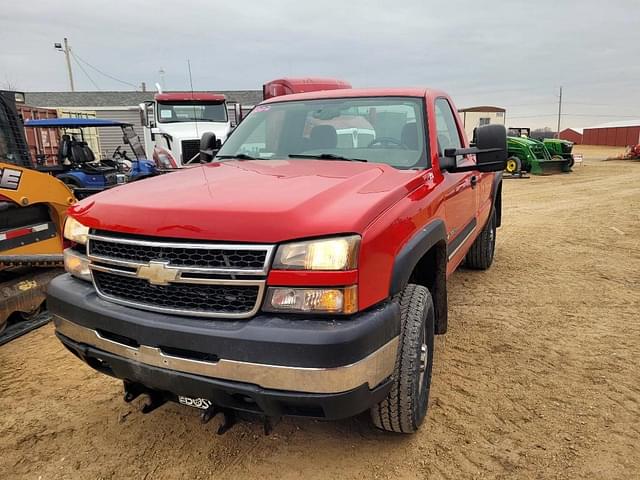 Image of Chevrolet 2500HD equipment image 1