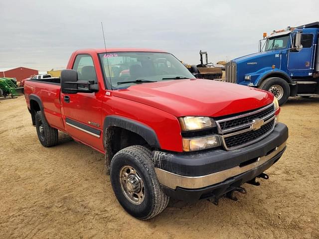 Image of Chevrolet 2500HD equipment image 3