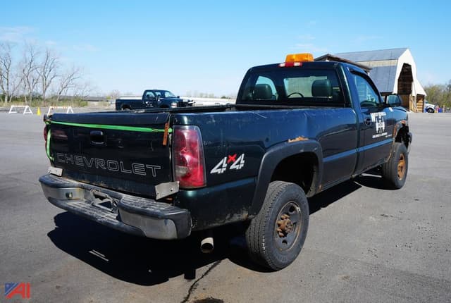 Image of Chevrolet 2500HD equipment image 1