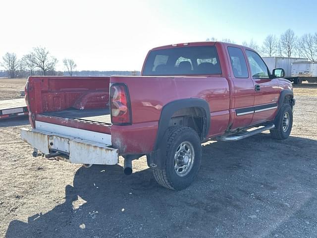 Image of Chevrolet 2500HD equipment image 4