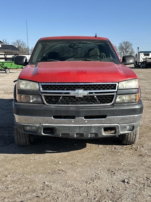 Image of Chevrolet 2500HD equipment image 2