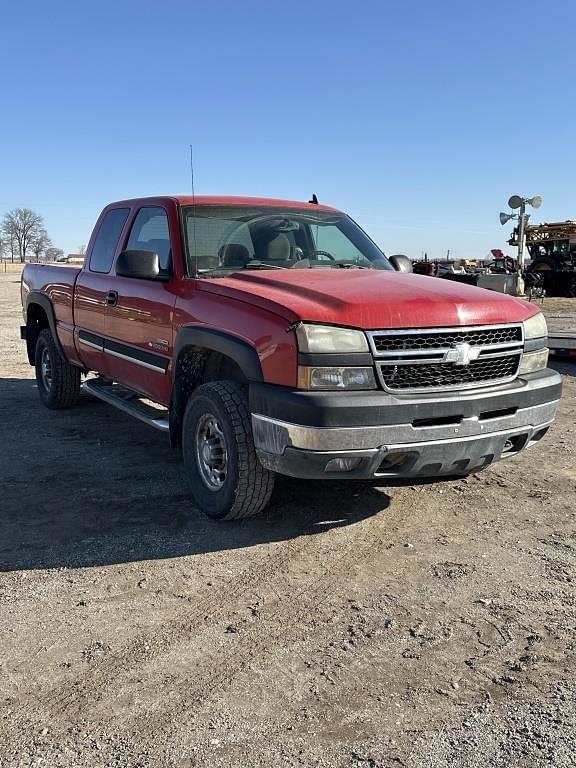 Image of Chevrolet 2500HD equipment image 3