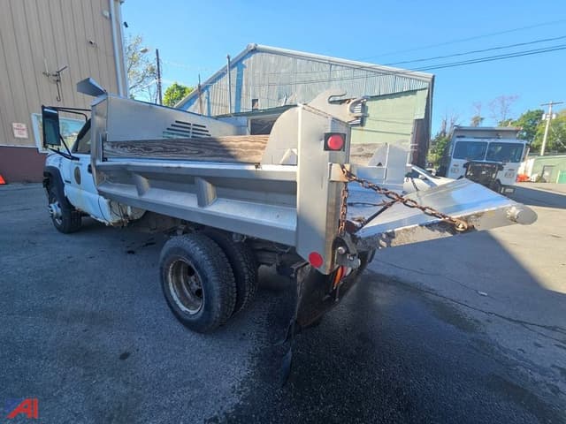 Image of Chevrolet 3500 equipment image 2