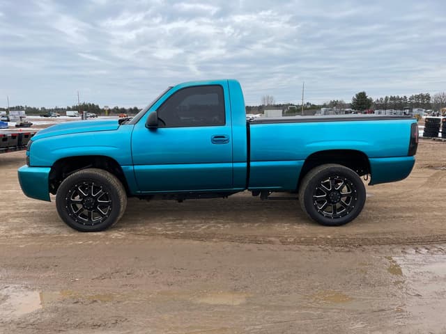 Image of Chevrolet Silverado equipment image 1