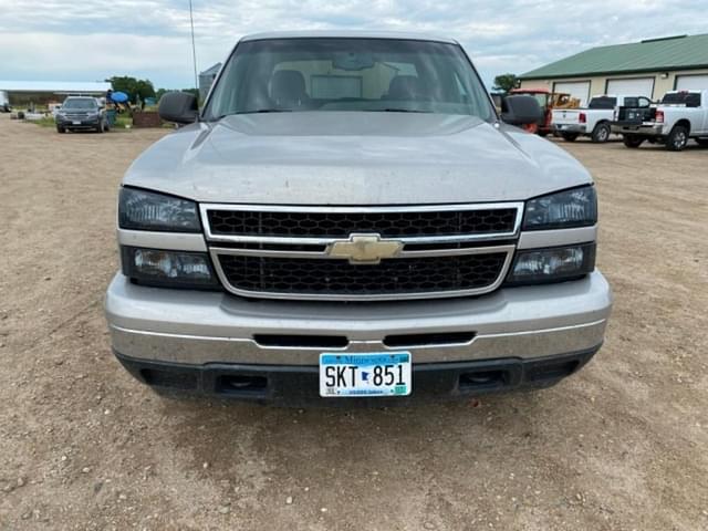 Image of Chevrolet 1500 equipment image 1