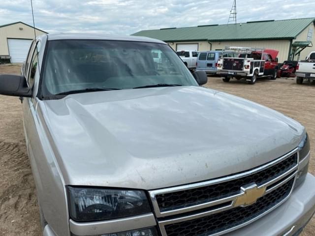 Image of Chevrolet 1500 equipment image 3