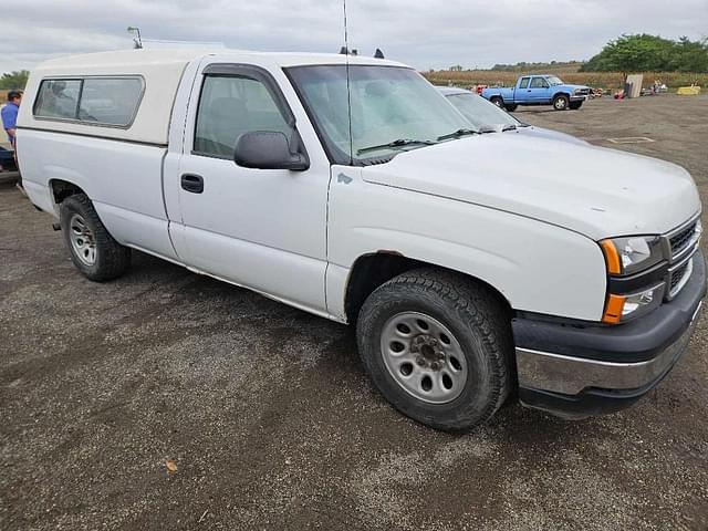 Image of Chevrolet Silverado equipment image 2