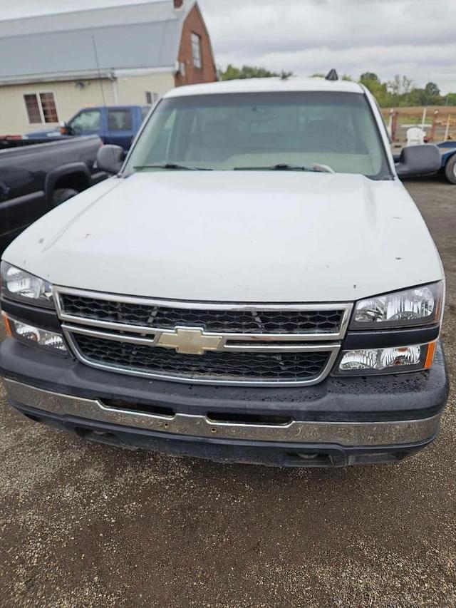 Image of Chevrolet Silverado equipment image 1